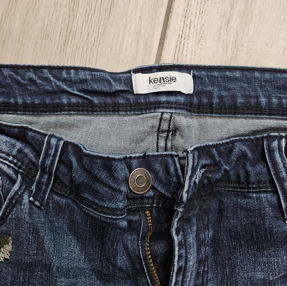 Embroidered Kensie jeans - Picture 4 of 6